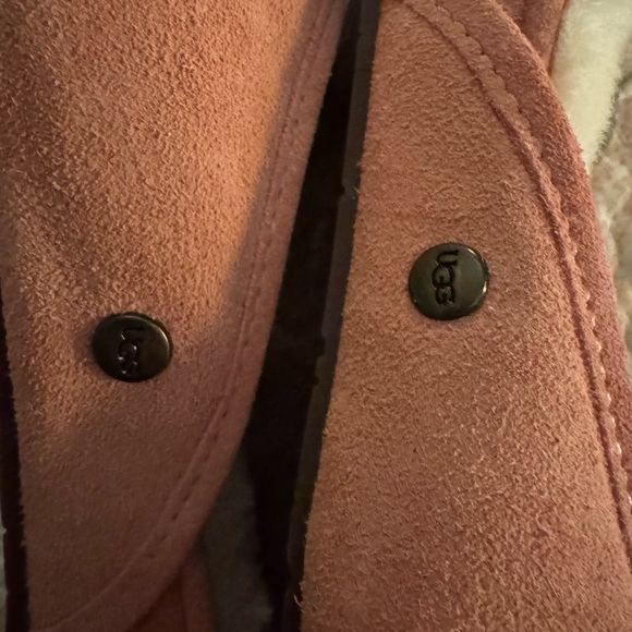 Ugg slippers size 9 - Picture 8 of 8